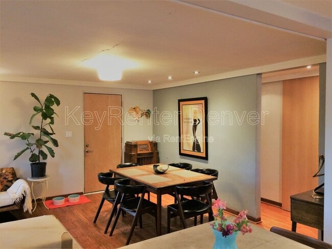 Building Photo - 5306 W Kentucky Ave