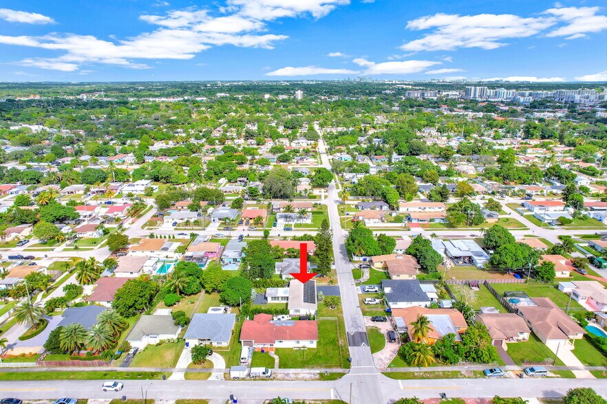 Building Photo - 1420 S 24th Ter