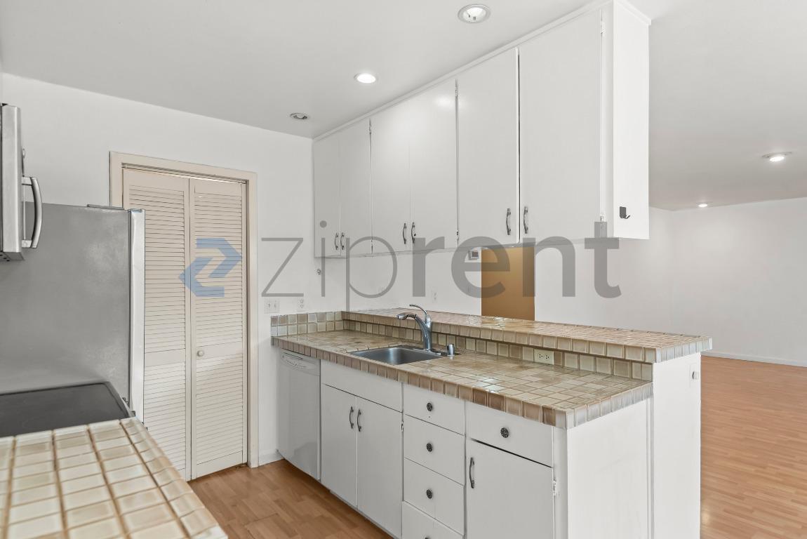 Building Photo - 9085 Alcosta Blvd