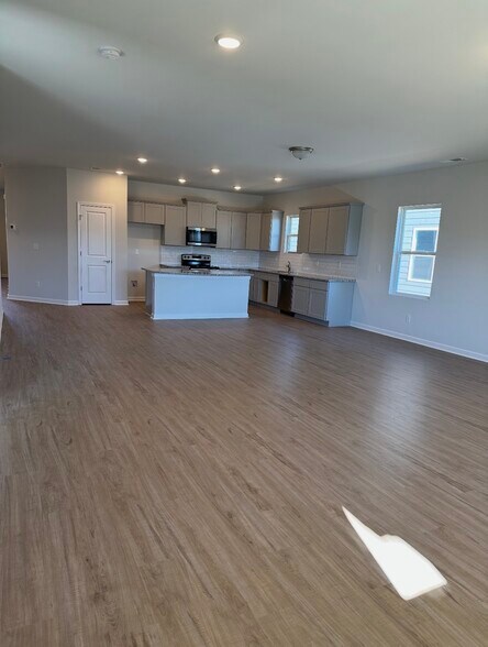 Building Photo - 3717 Clementine Ln