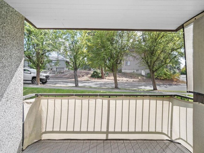Building Photo - Mid-Century Modern Comfort: 1-Bedroom Cond...