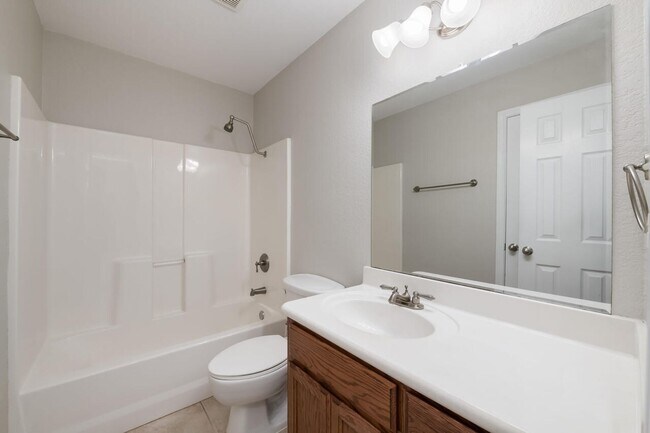 Building Photo - Midway ISD Country Home
