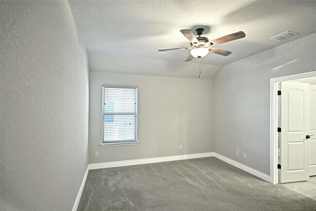 Building Photo - 588 Vale Ct