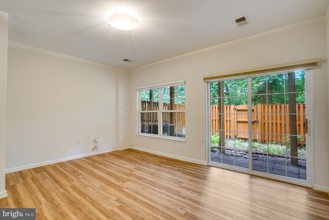 Building Photo - 6490 Tayack Pl