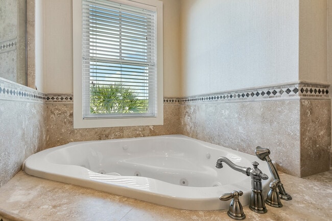 Building Photo - 681 Ocean Palm Way
