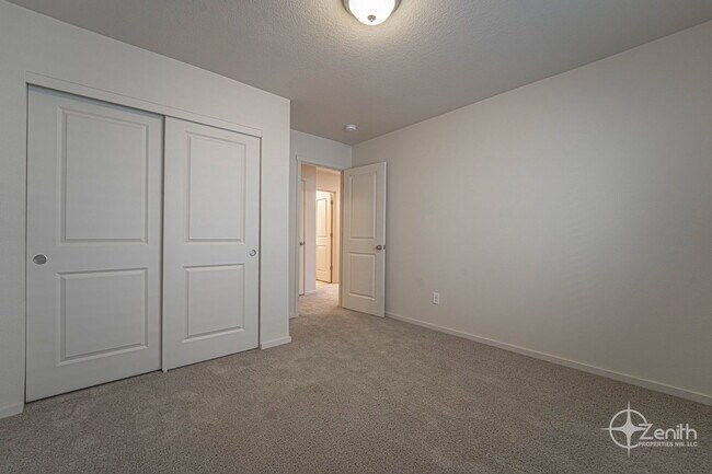 Building Photo - 1400 NE 85th Way