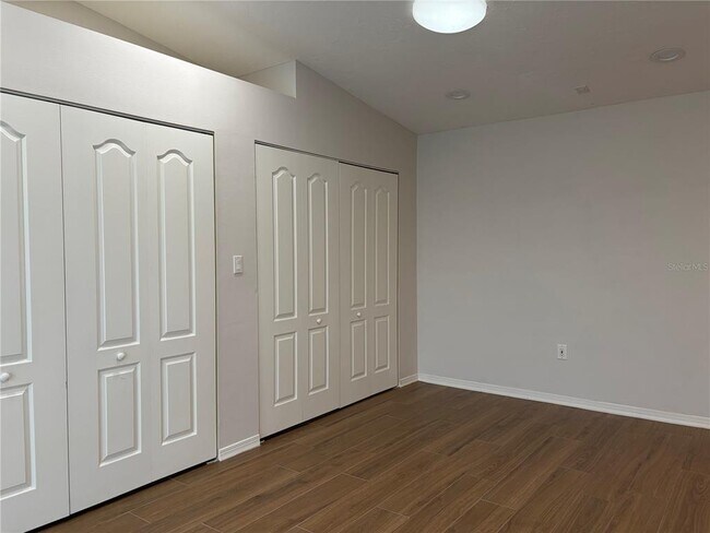 Building Photo - 5828 Sandy Pointe Dr