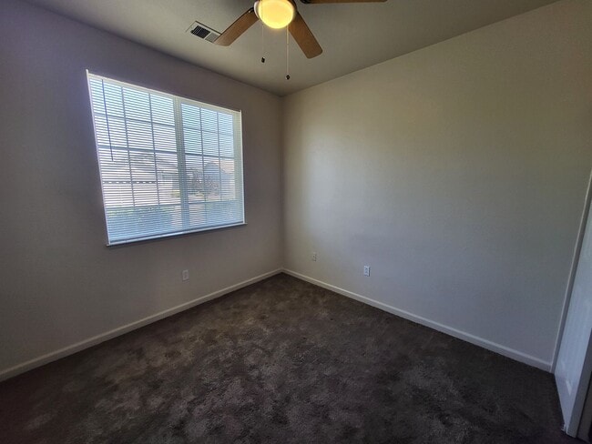Building Photo - 365 Royal Troon Dr