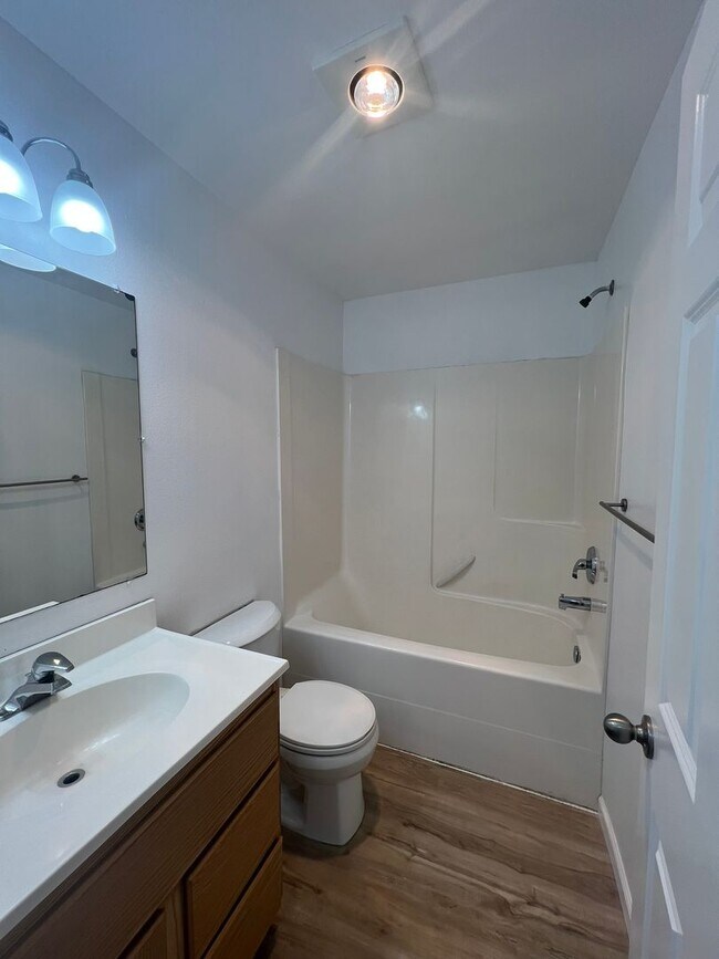 Building Photo - Rent Reduction; MOVE IN SPECIAL; Remodeled...