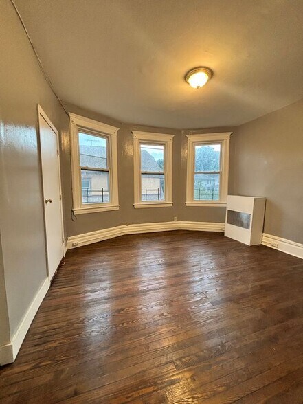 Building Photo - 105 Brookside Ave