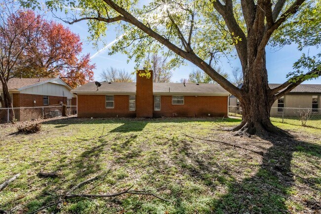 Building Photo - 3 Bedroom Broken Arrow Home, Available for an immediate move in!