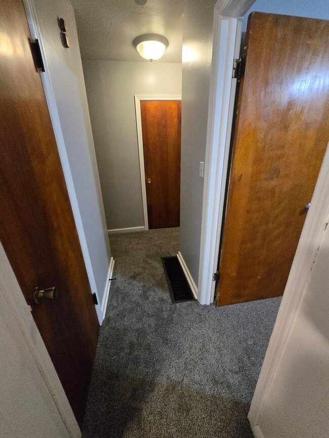 Building Photo - Renovated & Move-In Ready 2BR/1BA Home