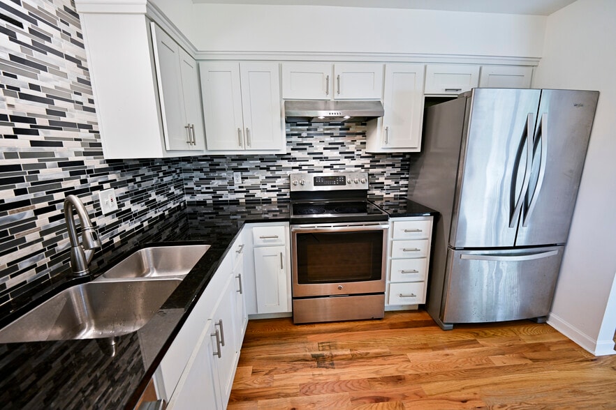 Kitchen - 8770 W 79th Cir