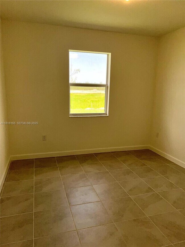 Building Photo - 2929 SE 23rd Ave