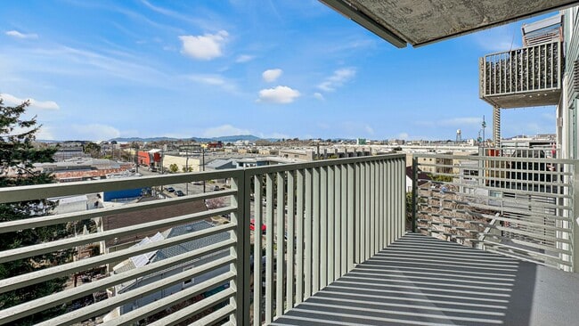 Building Photo - West-facing Modern Apartment w/ Sweeping View of SF, Golden Gate & Mt Tam