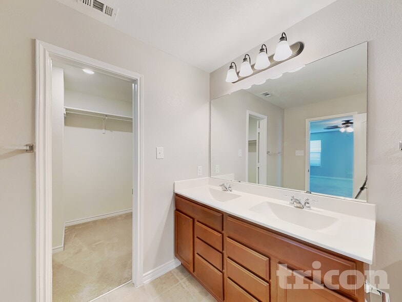 Building Photo - 1519 Overlook Bank