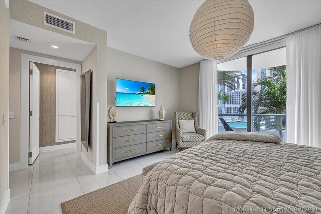 Building Photo - 100 E Las Olas Blvd