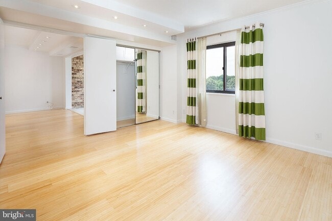 Building Photo - 5902 Mt Eagle Dr