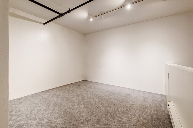 Building Photo - 461 2nd St