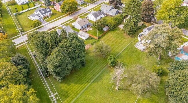 Building Photo - 26 Garden Dr