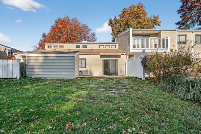 Building Photo - 14 Carol Ct