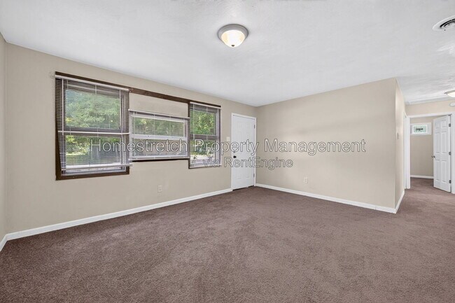 Building Photo - 6 Amelia Dr