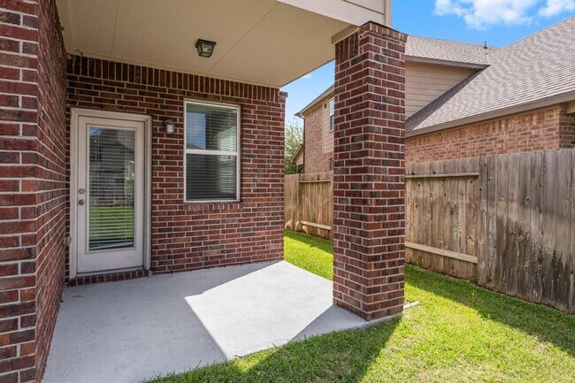 Building Photo - 18115 Fernwood Bend Dr