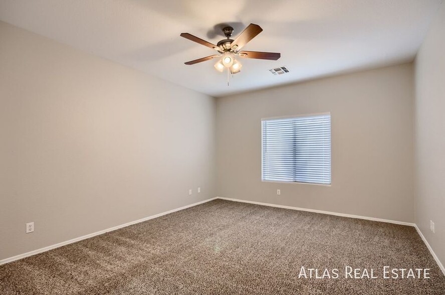 Building Photo - 805 E Drifter Pl