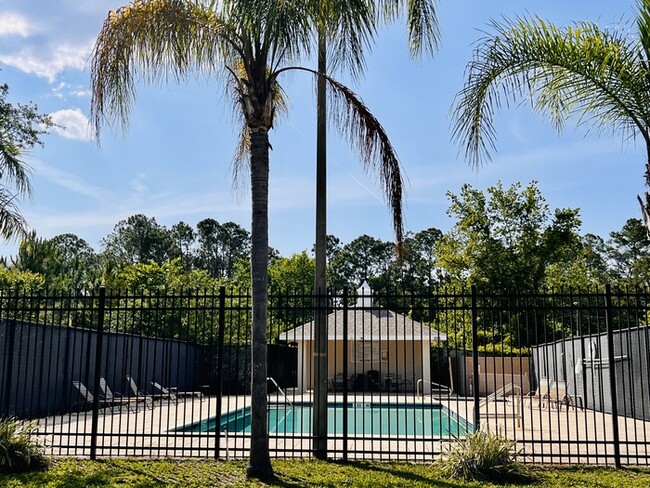 Building Photo - Completely Renovated 3 Bed 2 Bath Condo