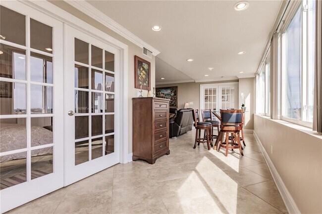 Building Photo - 1055 W Peppertree Dr