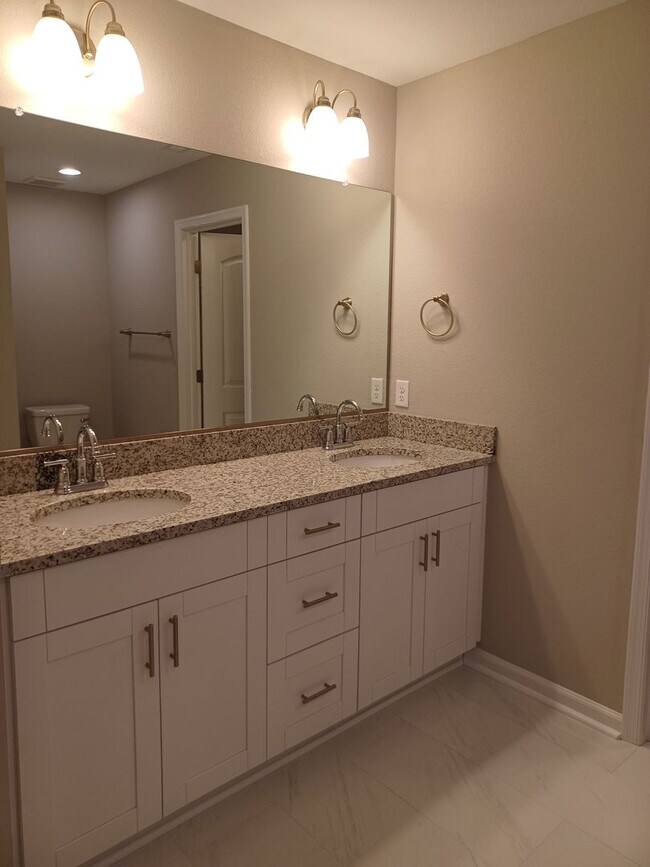 Building Photo - Newly Constructed 5 Bedroom Home in Hampton