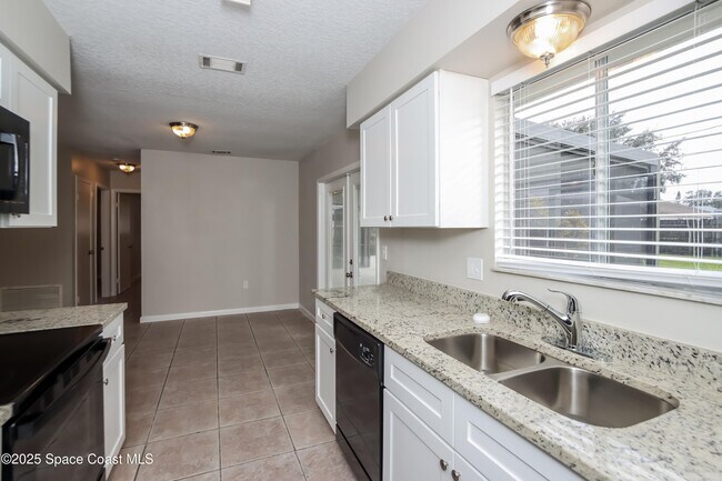 Building Photo - 1130 Emerald Rd SE