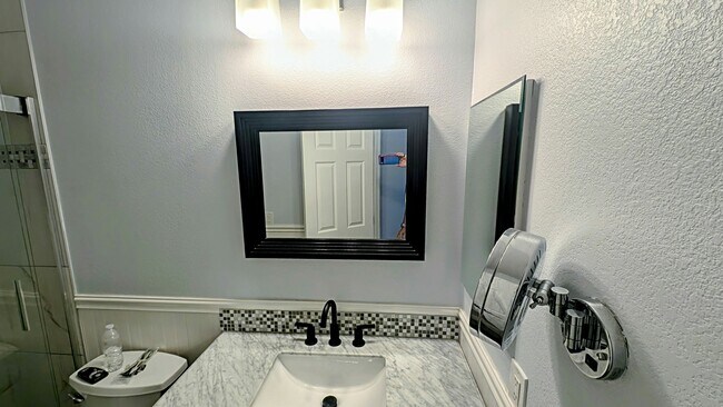 Building Photo - 10140 Palm Glen Dr