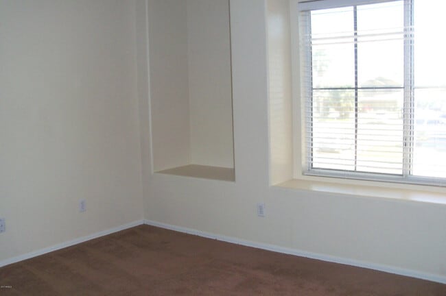 Building Photo - 5456 W Kristal Way