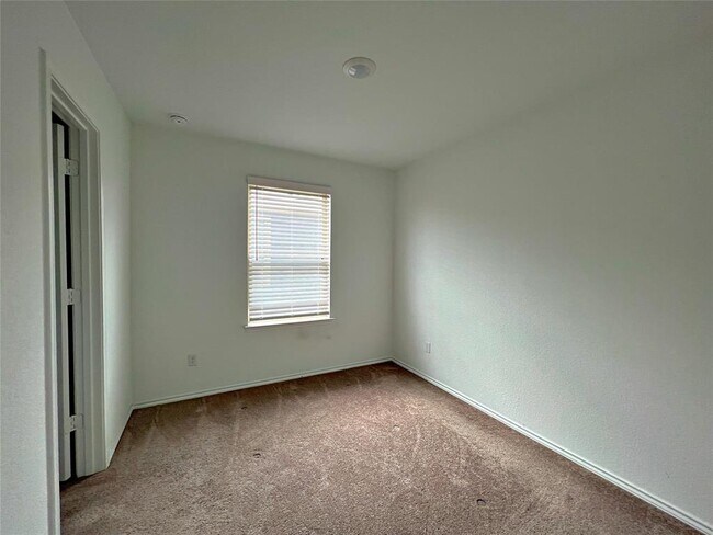 Building Photo - 444 English Oak St