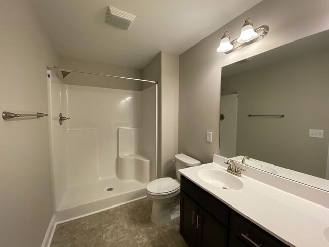 Building Photo - 3 Bed, 2.5 Bath in Stonebay Townhomes!