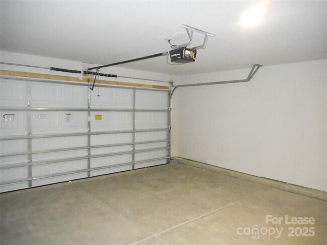 Building Photo - 3421 Ellingford Rd