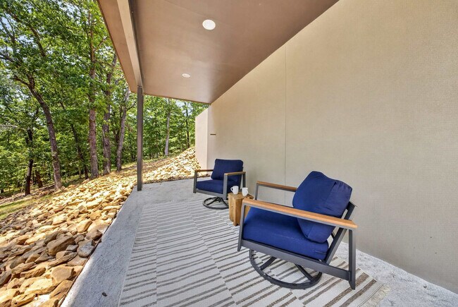 Building Photo - 6 Ridgewell Ln