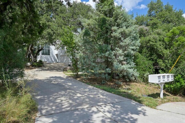 Building Photo - 1208 Woodland Ave