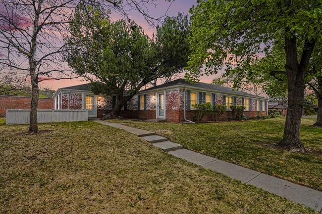 Building Photo - Charming Montclair Patio Home | 2 Bed | Private Yard