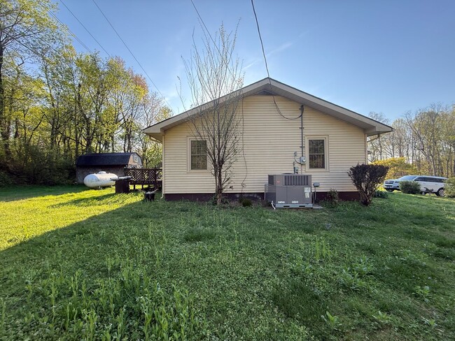 Building Photo - 2-3 Bedroom house with 2 bathrooms and garage