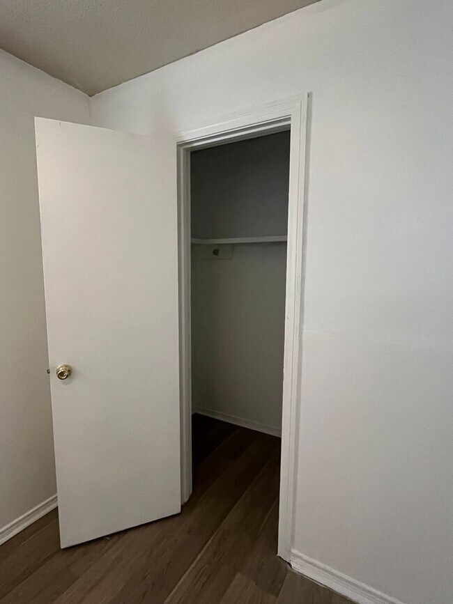 Building Photo - 1610 58th St