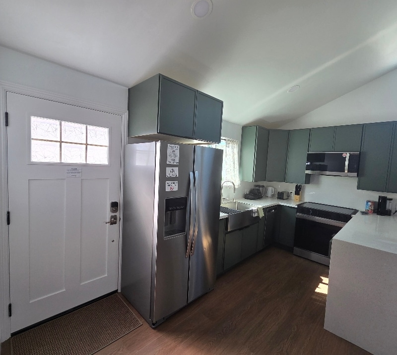 Building Photo - 6611 Winnetka Ave