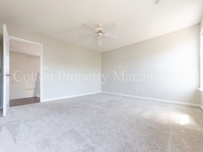 Building Photo - 448 Vallie Ln