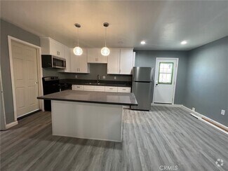Building Photo - 801 N Sabina St