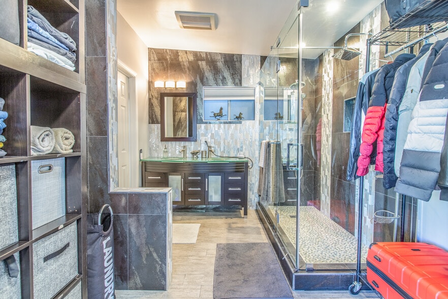 Guest House Bathroom - 1207 Greenacre Ave