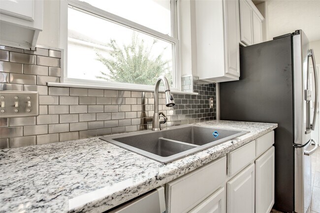 Building Photo - 5818 Pebble Bank Ln