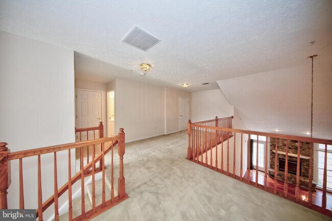 Building Photo - 5035 Woods Line Dr