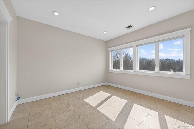 Building Photo - 24 Bayville Ave