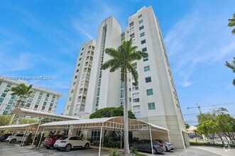 Building Photo - 1690 S Bayshore Ln